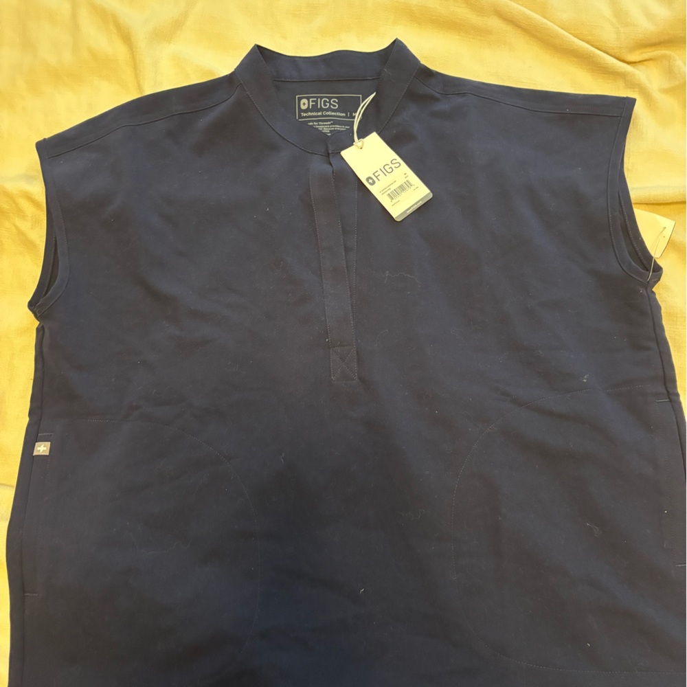 Figs scrub top